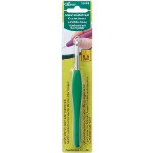 Clover Amour 5.50 mm/US I or 9 Crochet Hook 